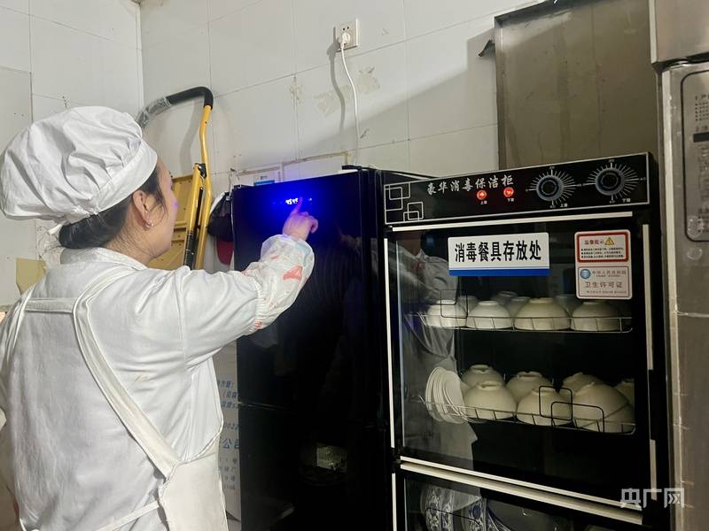 网红黄鱼面馆“塌房”?央广网记者实地探访:店铺已基本整改 仍正常营业